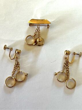 Vintage Beautiful Gold Tone Dangle Screwback Earring Wedding Set Signed Alice